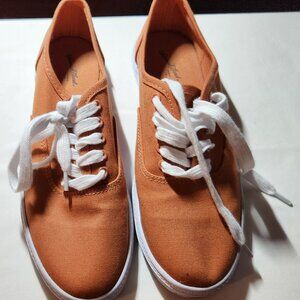 ***SSS***Universal Thread canvas sneakers sz 7 M orange Great condition